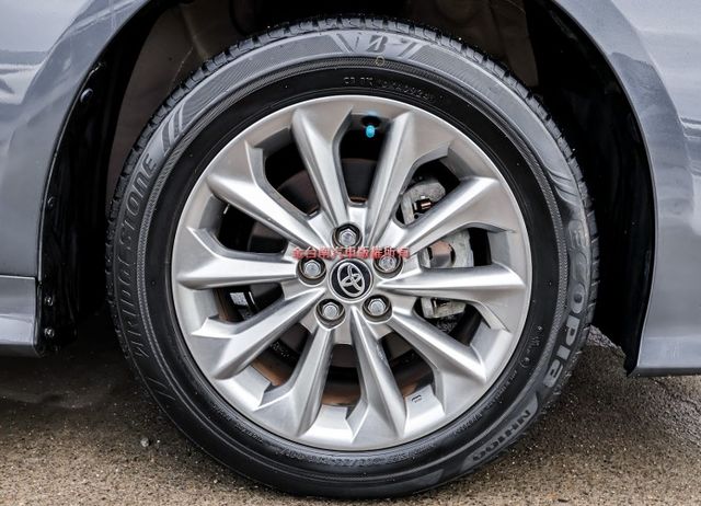 國民神車✓豪華版✓一手只跑6萬✓原廠保固中✓ACC✓AEB✓車道維持✓恆溫✓全車九安✓可全貸✓不用殺價就很便宜✓  第8張相片