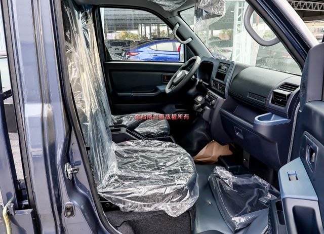 不二價✓全新領牌車✓最夯貨車✓自排✓定速✓雙安✓循跡防滑✓ABS✓附全額發票✓可全貸✓  第3張相片