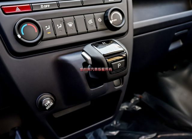 不二價✓全新領牌車✓最夯貨車✓自排✓定速✓雙安✓循跡防滑✓ABS✓附全額發票✓可全貸✓  第10張相片