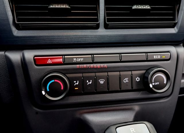 不二價✓全新領牌車✓最夯貨車✓自排✓定速✓雙安✓循跡防滑✓ABS✓附全額發票✓可全貸✓  第9張相片