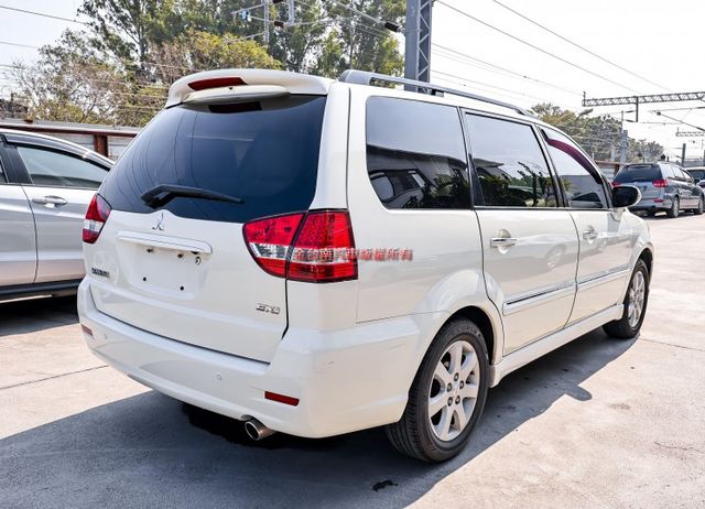 七人座✓只跑8.9萬✓一年只跑四千多✓全車原板件✓天窗✓恆溫✓ABS✓雙安✓不用殺價就很便宜✓  第4張相片