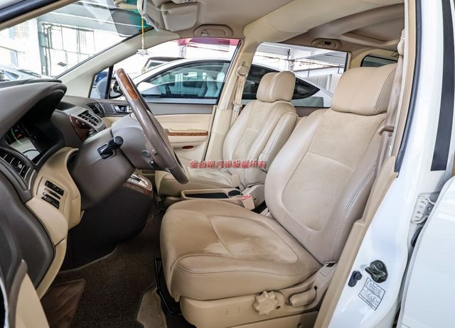 七人座✓只跑8.9萬✓一年只跑四千多✓全車原板件✓天窗✓恆溫✓ABS✓雙安✓不用殺價就很便宜✓  第9張相片