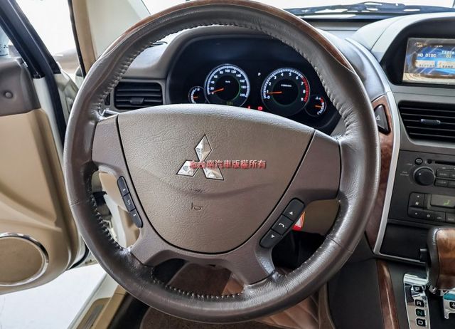 七人座✓只跑8.9萬✓一年只跑四千多✓全車原板件✓天窗✓恆溫✓ABS✓雙安✓不用殺價就很便宜✓  第15張相片