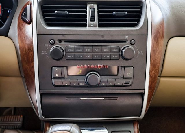 七人座✓只跑8.9萬✓一年只跑四千多✓全車原板件✓天窗✓恆溫✓ABS✓雙安✓不用殺價就很便宜✓  第17張相片
