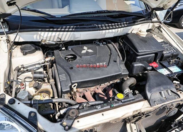 七人座✓只跑8.9萬✓一年只跑四千多✓全車原板件✓天窗✓恆溫✓ABS✓雙安✓不用殺價就很便宜✓  第19張相片