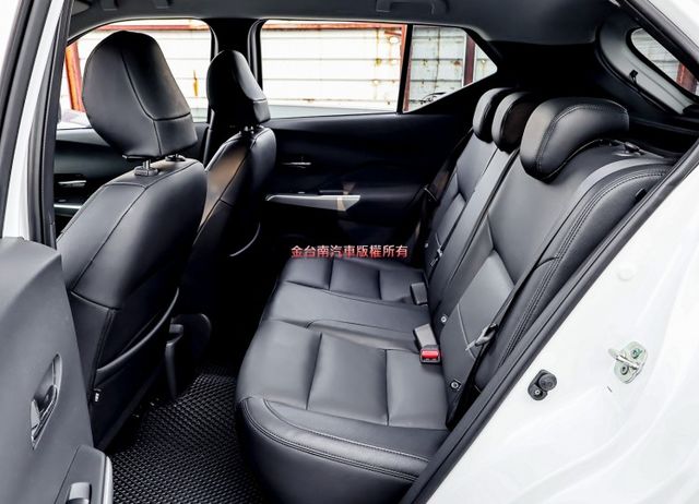 一手✓只跑1.1萬✓全車原鈑件✓循跡防滑✓ABS✓衛星導航✓抬頭顯示器✓原廠保養✓里程保證✓可全貸✓  第8張相片