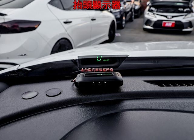 一手✓只跑1.1萬✓全車原鈑件✓循跡防滑✓ABS✓衛星導航✓抬頭顯示器✓原廠保養✓里程保證✓可全貸✓  第10張相片