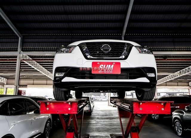 一手✓只跑1.1萬✓全車原鈑件✓循跡防滑✓ABS✓衛星導航✓抬頭顯示器✓原廠保養✓里程保證✓可全貸✓  第18張相片