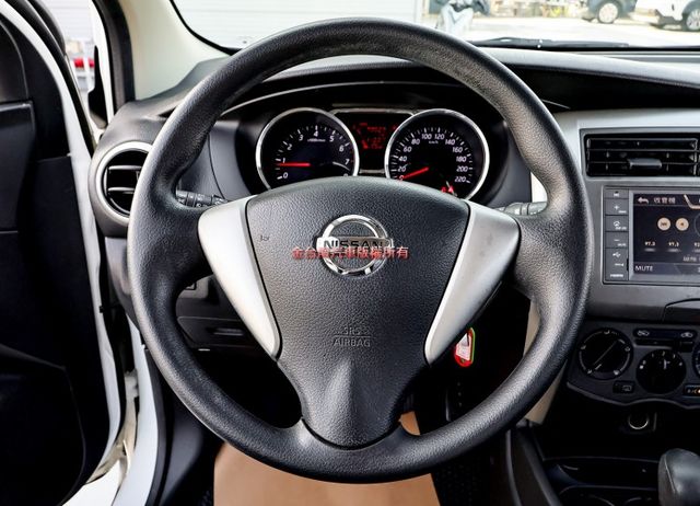 行家皮椅版✓一手車✓只跑7.9萬✓ABS✓雙安✓衛星導航✓倒車顯影✓代步最佳選擇✓  第12張相片