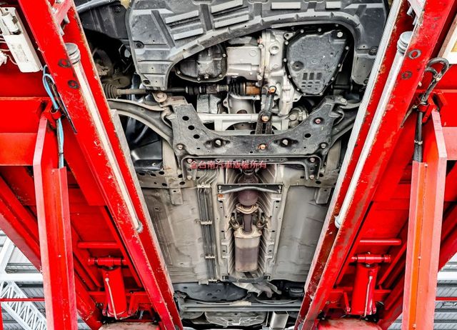 行家皮椅版✓一手車✓只跑7.9萬✓ABS✓雙安✓衛星導航✓倒車顯影✓代步最佳選擇✓  第18張相片