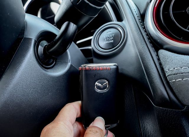 最高旗艦羨定版✓記憶椅✓只跑3.6萬✓原鈑件✓LV2✓環景✓衛星導航✓環景✓盲點✓iKEY✓18吋鋁圈✓  第15張相片