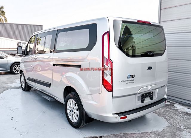 八人座尊爵型✓22年式12月領牌✓一手只跑3.8萬✓全車原板件✓ACC✓AEB✓車道偏離✓倒車顯影✓可全貸✓  第2張相片