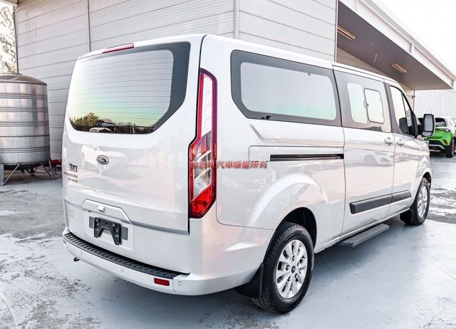 八人座尊爵型✓22年式12月領牌✓一手只跑3.8萬✓全車原板件✓ACC✓AEB✓車道偏離✓倒車顯影✓可全貸✓  第3張相片