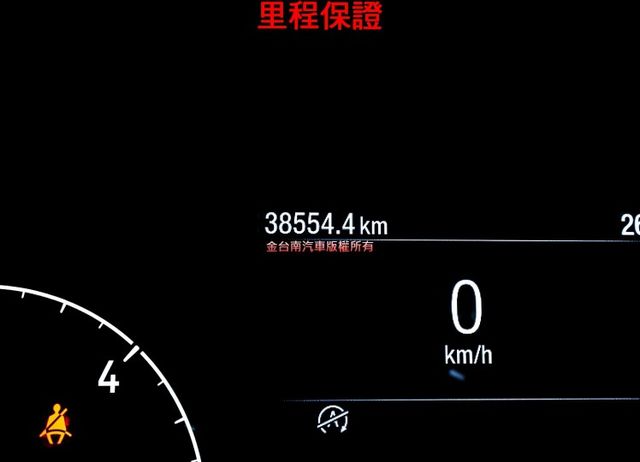 八人座尊爵型✓22年式12月領牌✓一手只跑3.8萬✓全車原板件✓ACC✓AEB✓車道偏離✓倒車顯影✓可全貸✓  第14張相片