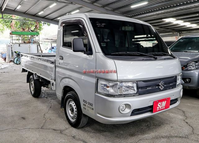 框式 只跑6.3萬 全車原鈑件 ABS TCS 雙安 附全額發票 可全貸!  第5張相片