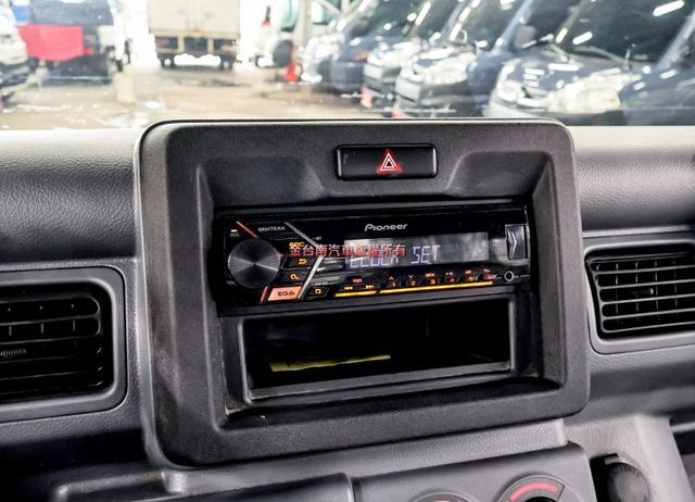 框式 只跑6.3萬 全車原鈑件 ABS TCS 雙安 附全額發票 可全貸!  第12張相片