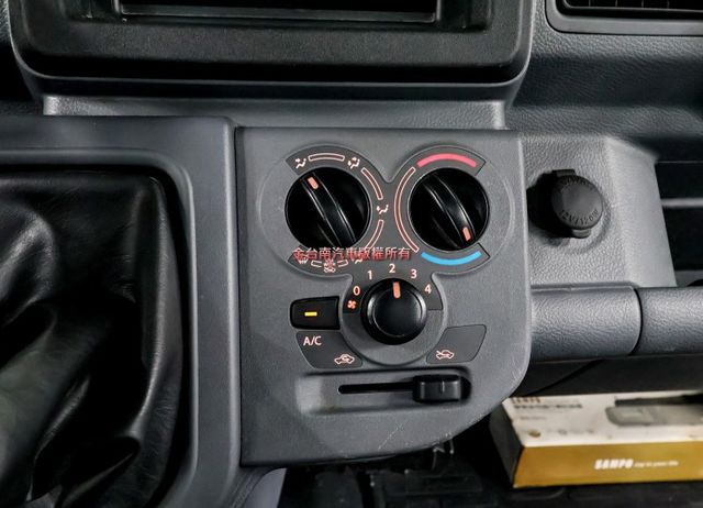 框式 只跑6.3萬 全車原鈑件 ABS TCS 雙安 附全額發票 可全貸!  第13張相片