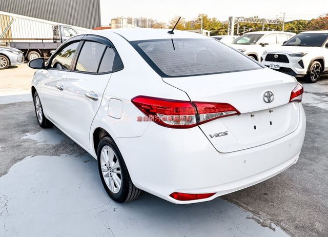 經典影音特仕版✓只跑4.3萬✓里程保證✓倒車顯影✓原廠NAVI✓前後雙雷達✓TCS✓可全貸✓不用殺價就很便宜✓  第2張相片