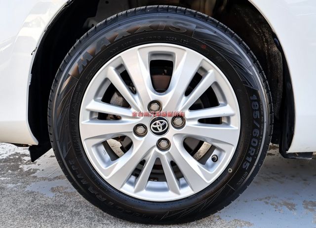 經典影音特仕版✓只跑4.3萬✓里程保證✓倒車顯影✓原廠NAVI✓前後雙雷達✓TCS✓可全貸✓不用殺價就很便宜✓  第9張相片