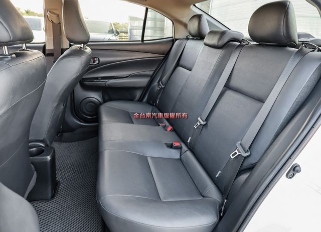 經典影音特仕版✓只跑4.3萬✓里程保證✓倒車顯影✓原廠NAVI✓前後雙雷達✓TCS✓可全貸✓不用殺價就很便宜✓  第11張相片