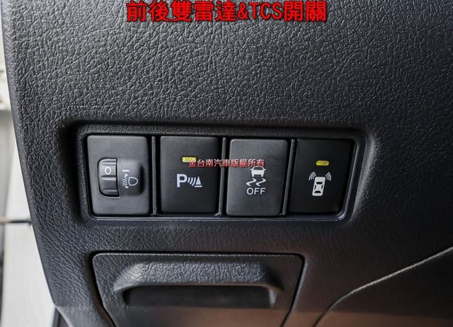 經典影音特仕版✓只跑4.3萬✓里程保證✓倒車顯影✓原廠NAVI✓前後雙雷達✓TCS✓可全貸✓不用殺價就很便宜✓  第13張相片