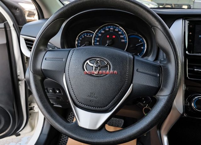 經典影音特仕版✓只跑4.3萬✓里程保證✓倒車顯影✓原廠NAVI✓前後雙雷達✓TCS✓可全貸✓不用殺價就很便宜✓  第14張相片