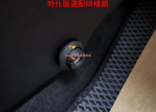 經典影音特仕版✓只跑4.3萬✓里程保證✓倒車顯影✓原廠NAVI✓前後雙雷達✓TCS✓可全貸✓不用殺價就很便宜✓  第19張相片