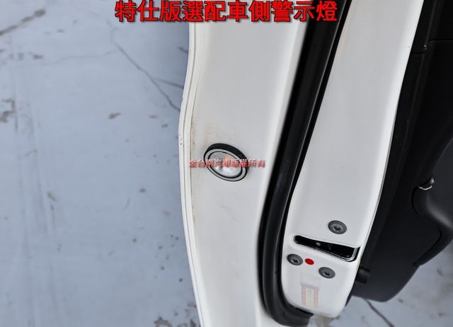 經典影音特仕版✓只跑4.3萬✓里程保證✓倒車顯影✓原廠NAVI✓前後雙雷達✓TCS✓可全貸✓不用殺價就很便宜✓  第20張相片