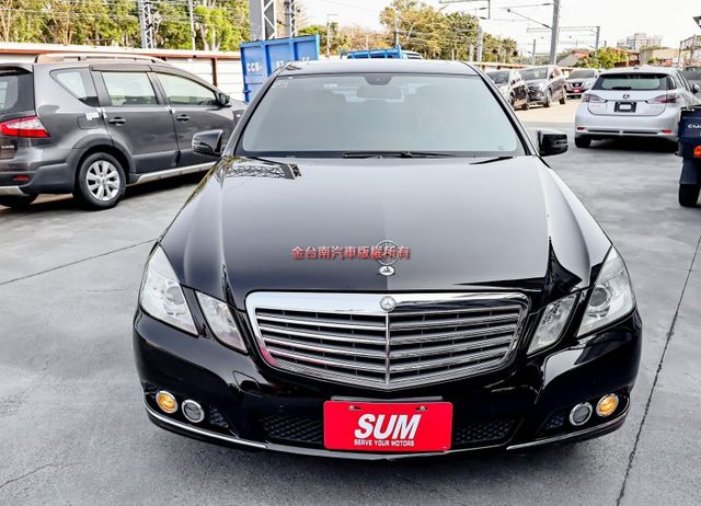 E200 只跑16萬 全車原鈑件 天窗 定速 雙區恆溫 記憶椅 倒車顯影 ABS 循跡防滑 可全貸!  第4張相片