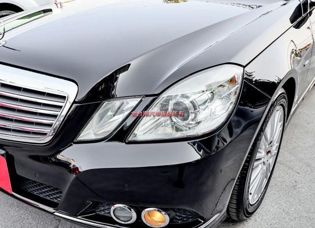 E200 只跑16萬 全車原鈑件 天窗 定速 雙區恆溫 記憶椅 倒車顯影 ABS 循跡防滑 可全貸!  第5張相片