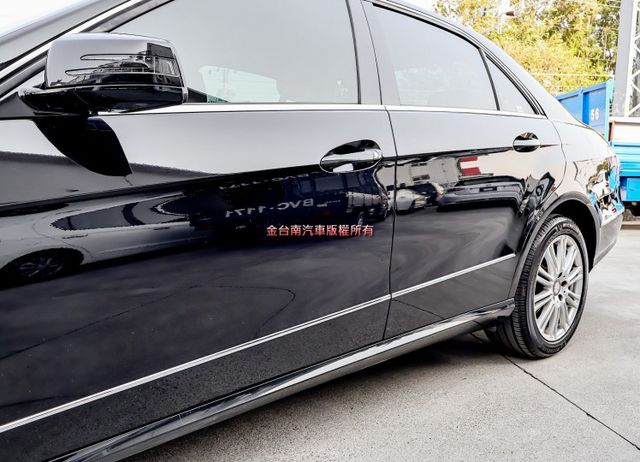 E200 只跑16萬 全車原鈑件 天窗 定速 雙區恆溫 記憶椅 倒車顯影 ABS 循跡防滑 可全貸!  第6張相片