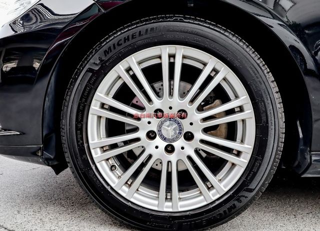 E200 只跑16萬 全車原鈑件 天窗 定速 雙區恆溫 記憶椅 倒車顯影 ABS 循跡防滑 可全貸!  第7張相片