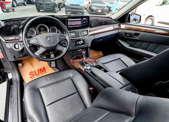 E200 只跑16萬 全車原鈑件 天窗 定速 雙區恆溫 記憶椅 倒車顯影 ABS 循跡防滑 可全貸!  第12張相片