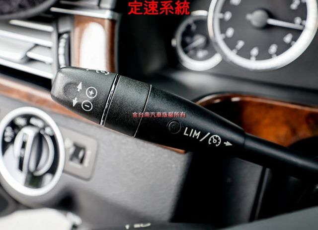 E200 只跑16萬 全車原鈑件 天窗 定速 雙區恆溫 記憶椅 倒車顯影 ABS 循跡防滑 可全貸!  第14張相片