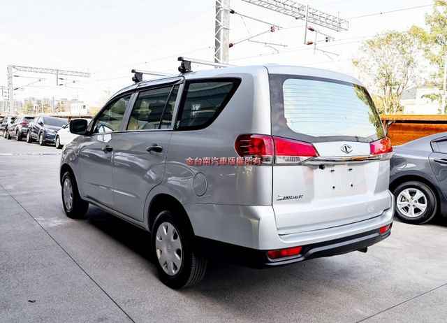 一手車 只跑4.9萬 全車原鈑件 循跡防滑 倒車顯影 ABS 雙安 里程保證 附全額發票 可全貸!  第2張相片