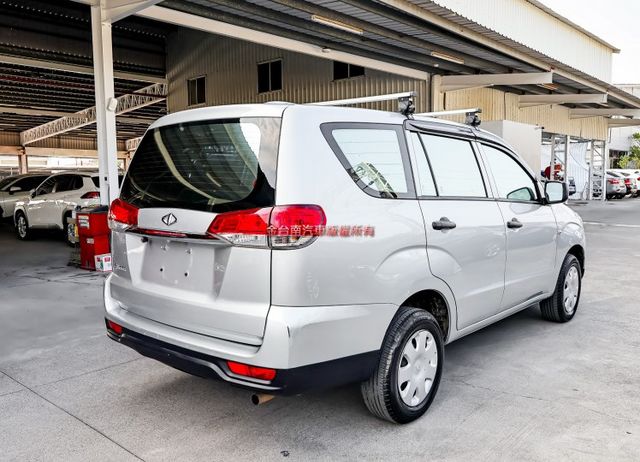 一手車 只跑4.9萬 全車原鈑件 循跡防滑 倒車顯影 ABS 雙安 里程保證 附全額發票 可全貸!  第4張相片