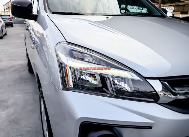 一手車 只跑4.9萬 全車原鈑件 循跡防滑 倒車顯影 ABS 雙安 里程保證 附全額發票 可全貸!  第6張相片