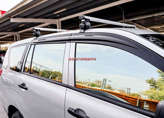 一手車 只跑4.9萬 全車原鈑件 循跡防滑 倒車顯影 ABS 雙安 里程保證 附全額發票 可全貸!  第8張相片