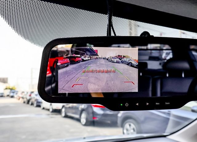 一手車 只跑4.9萬 全車原鈑件 循跡防滑 倒車顯影 ABS 雙安 里程保證 附全額發票 可全貸!  第14張相片