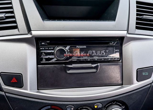 一手車 只跑4.9萬 全車原鈑件 循跡防滑 倒車顯影 ABS 雙安 里程保證 附全額發票 可全貸!  第15張相片