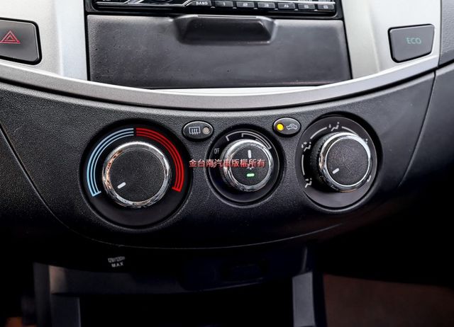 一手車 只跑4.9萬 全車原鈑件 循跡防滑 倒車顯影 ABS 雙安 里程保證 附全額發票 可全貸!  第16張相片