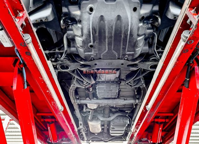 一手車 只跑4.9萬 全車原鈑件 循跡防滑 倒車顯影 ABS 雙安 里程保證 附全額發票 可全貸!  第19張相片