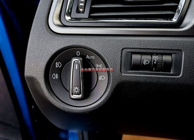 五門斜背 原廠保養 只跑5.8萬 一年只跑5800km 循跡防滑 ABS 六安 里程保證 可全貸!  第11張相片