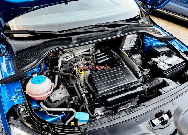 五門斜背 原廠保養 只跑5.8萬 一年只跑5800km 循跡防滑 ABS 六安 里程保證 可全貸!  第20張相片