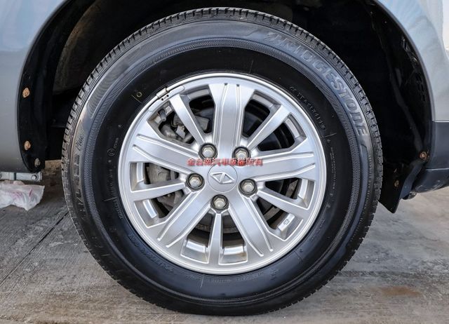 精緻型✓一手只跑1.6萬✓全車原板件如新✓中冷✓定速✓倒車顯影✓TCS✓雙安✓可全貸✓不用殺價就很便宜✓  第11張相片