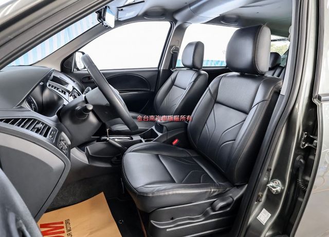 精緻型✓一手只跑1.6萬✓全車原板件如新✓中冷✓定速✓倒車顯影✓TCS✓雙安✓可全貸✓不用殺價就很便宜✓  第12張相片