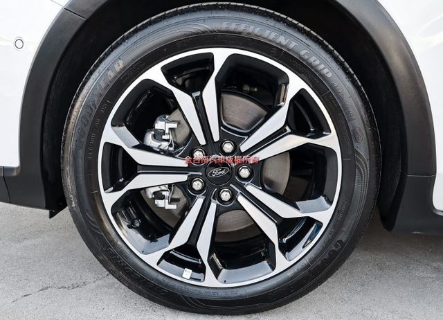 ACTIVE✓25年8月領牌✓一手只跑3千✓全車原板件✓根本新車✓電動椅✓B&O音響✓HUD✓LV2✓車載系統✓可全貸✓  第7張相片