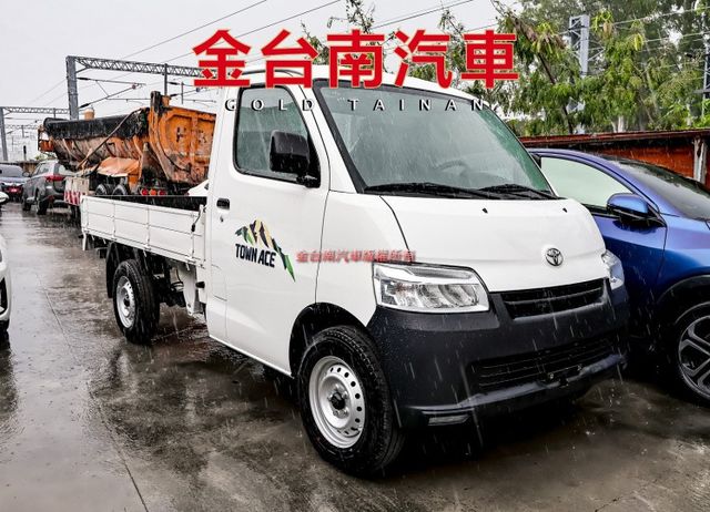 不二價✓全新領牌車✓框式✓自排✓雙安✓循跡防滑✓ABS✓LED頭燈✓附全額發票✓可全貸✓  第1張相片