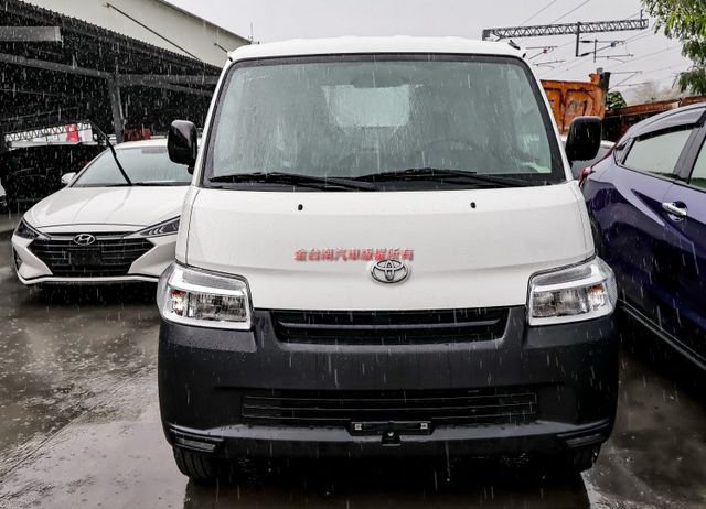 不二價✓全新領牌車✓框式✓自排✓雙安✓循跡防滑✓ABS✓LED頭燈✓附全額發票✓可全貸✓  第2張相片