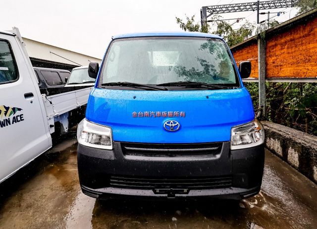 不二價✓全新領牌車✓框式✓自排✓雙安✓循跡防滑✓ABS✓LED頭燈✓附全額發票✓可全貸✓  第2張相片